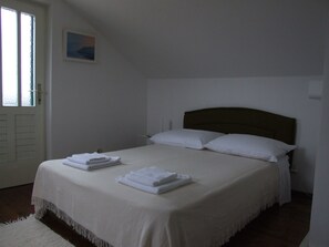 2 Schlafzimmer, schallisolierte Zimmer, Bügeleisen/Bügelbrett