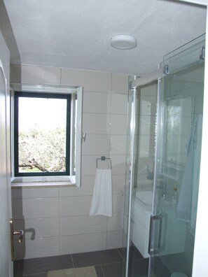 Shower, hair dryer, towels, soap - Holiday home KATIA / Panoramic view / Large garden (Pučišća)