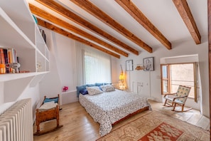 2 dormitoris, planxa i posts de planxar, un bressol de viatge i wifi