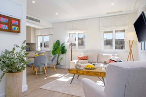 TV - Cute Penthouse Few Steps Away from the Cathedral. Florentin (Sevilla)