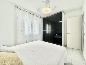 1 soverom, strykejern/-brett og internettilgang