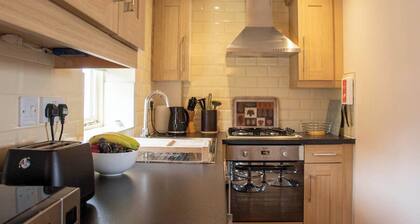 Cosy cottage on our Farm. Big garden, Quiet location nr Howden