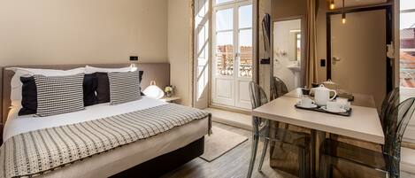 Iron/ironing board, free WiFi, bed sheets