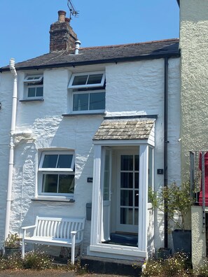 Exterior - Cosy Village Cottage, valley views, parking, wifi and dog friendly (Tregony)