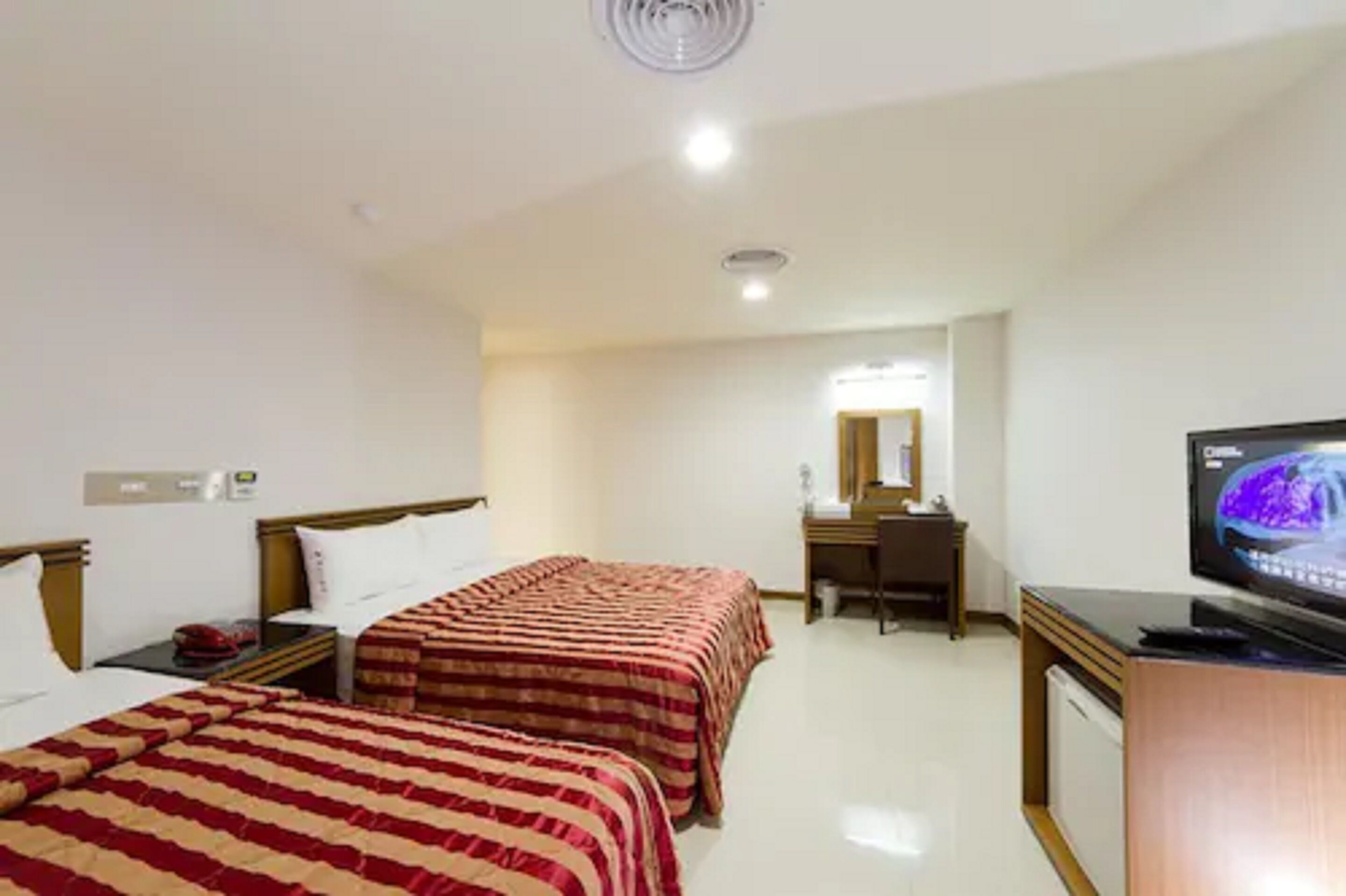 Quarto triplo standard | Escrivaninha, cortinas blackout, Wi-Fi de cortesia, roupa de cama