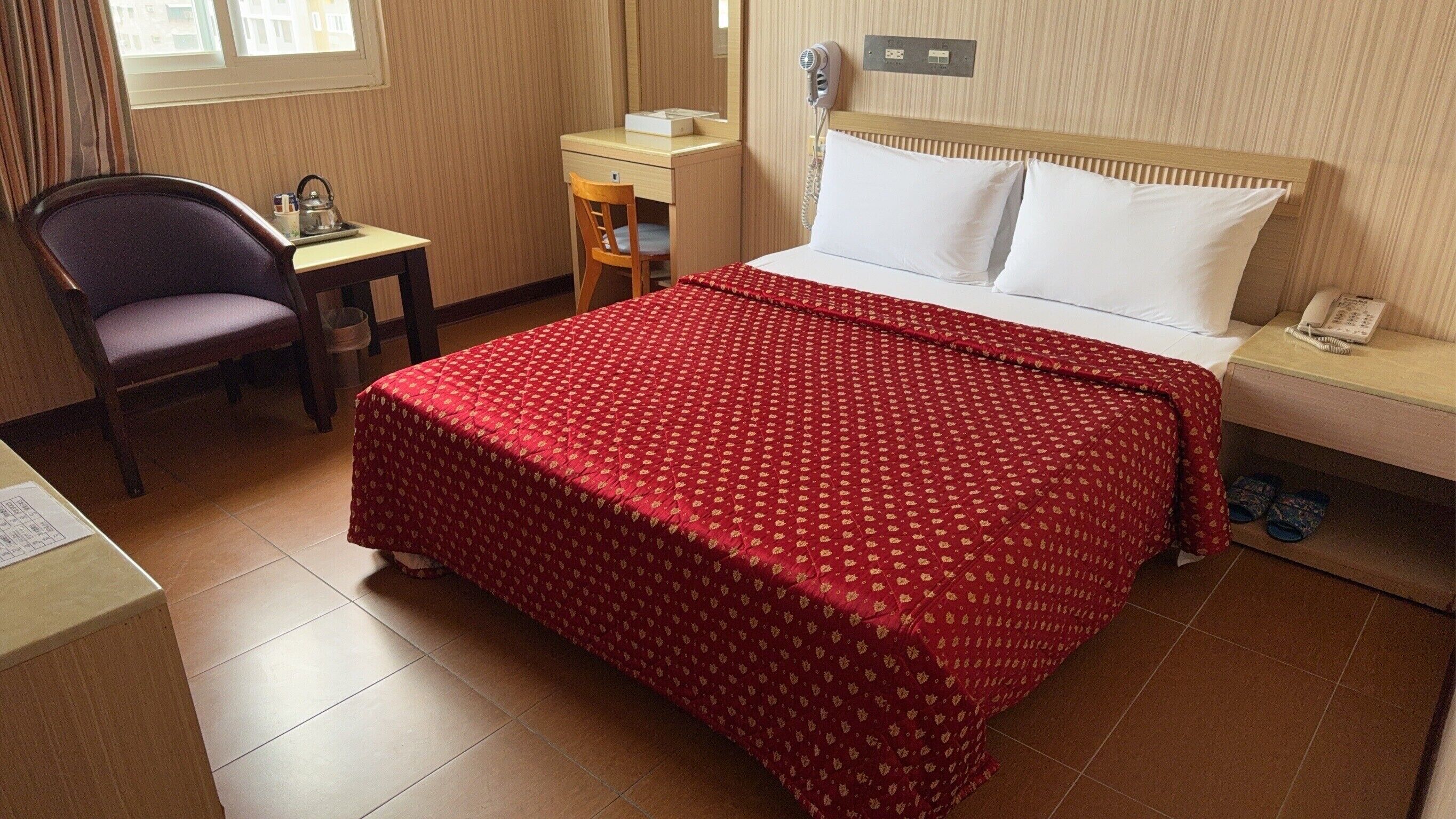 standard double room | desk, blackout curtains, free wifi, bed sheets