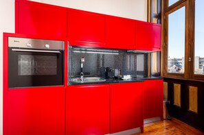 Fridge, microwave, oven, coffee/tea maker