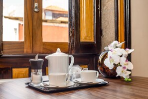 Dining - Comfort Studio in Bolhão Market (Oporto)