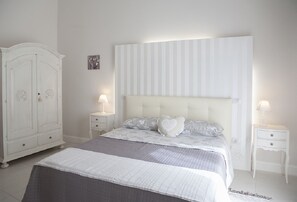 1 habitación, tabla de planchar con plancha, wifi gratis y ropa de cama 