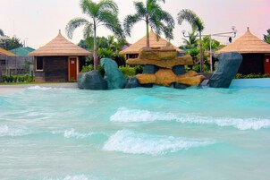 4 piscinas al aire libre, sombrillas, sillones reclinables de piscina