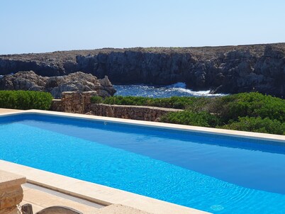 Casa en primera línea de mar con vistas panorámicas al mar de 180 grados