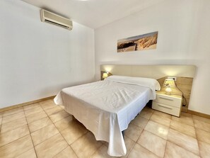 3 chambres, fer et planche Ă repasser