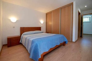 8 makuuhuonetta, silitysrauta/-lauta, vauvan matkasänky, ilmainen Wi-Fi