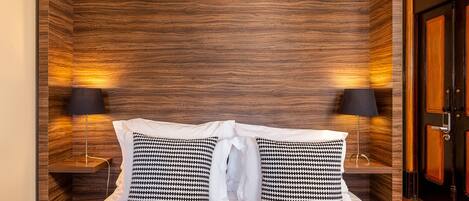 خزنة داخل الغرفة ومكواة/لوح كي وواي فاي مجانًا وملاءات أسرّة