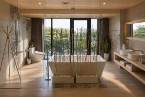 Separate bathtub and shower, rainfall showerhead, hair dryer, towels - Azure Inn (Hengchun)