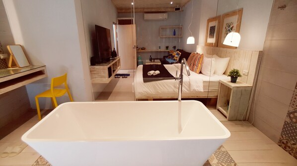Standard Double Room | Deep soaking bathtub - Azure Inn (Hengchun)