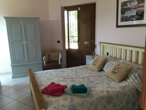 3 slaapkamers, een strijkplank/strijkijzer, wifi, beddengoed