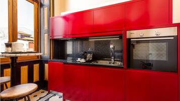 Réfrigérateur, micro-ondes, four, cafetière/bouilloire