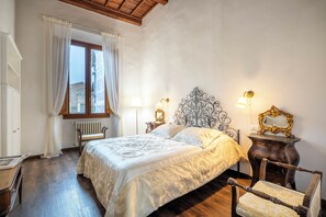2 chambres, bureau, fer et planche à repasser, accès au Wi-Fi (inclus)