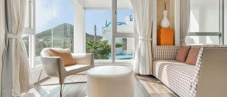 Deluxe King Double Room | Blackout curtains, free WiFi, bed sheets