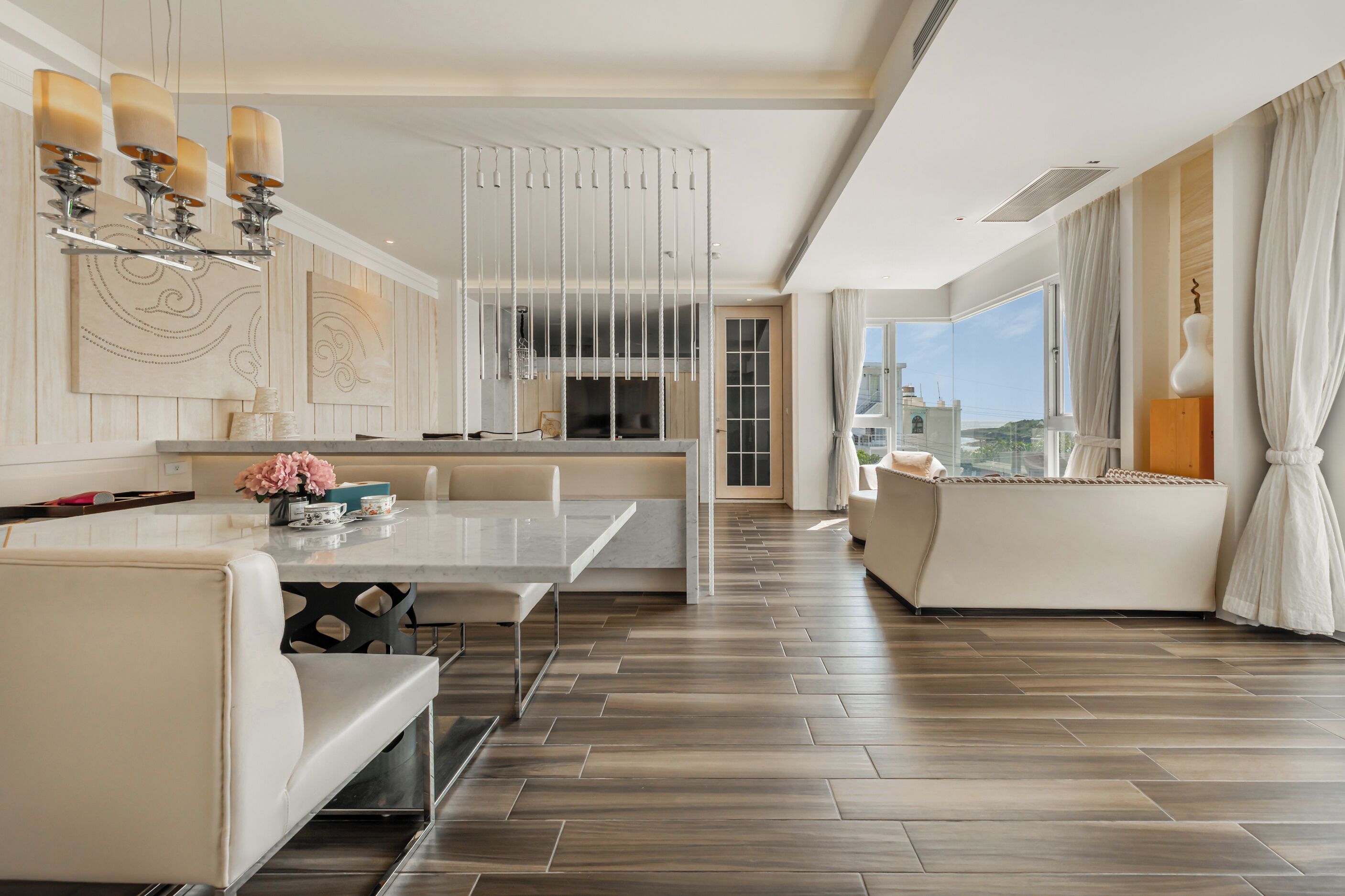 豪华特大双人床房 | 遮光窗帘、免费 WiFi、床单