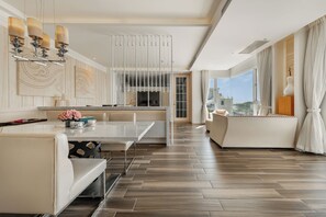 Deluxe King Double Room | Blackout drapes, free WiFi, bed sheets - Zen Pin Inn (Hengchun)