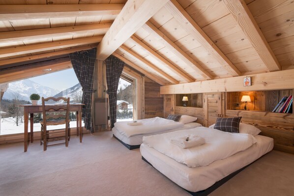 4 bedrooms, laptop workspace, iron/ironing board, free WiFi