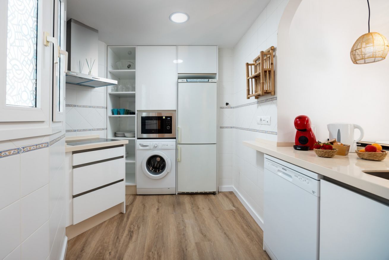 Een koelkast, een magnetron, een kookplaat