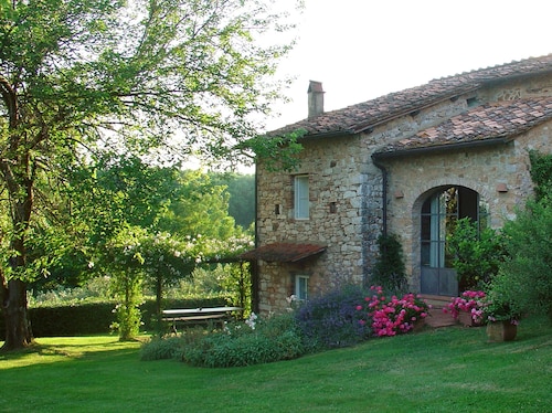 House with pool. Idyllic setting in hills near Lucca and coast WiFi Aircon      