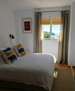 4 chambres, fer et planche à repasser, Wi-Fi, draps fournis