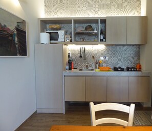Fridge, microwave, stovetop, coffee/tea maker