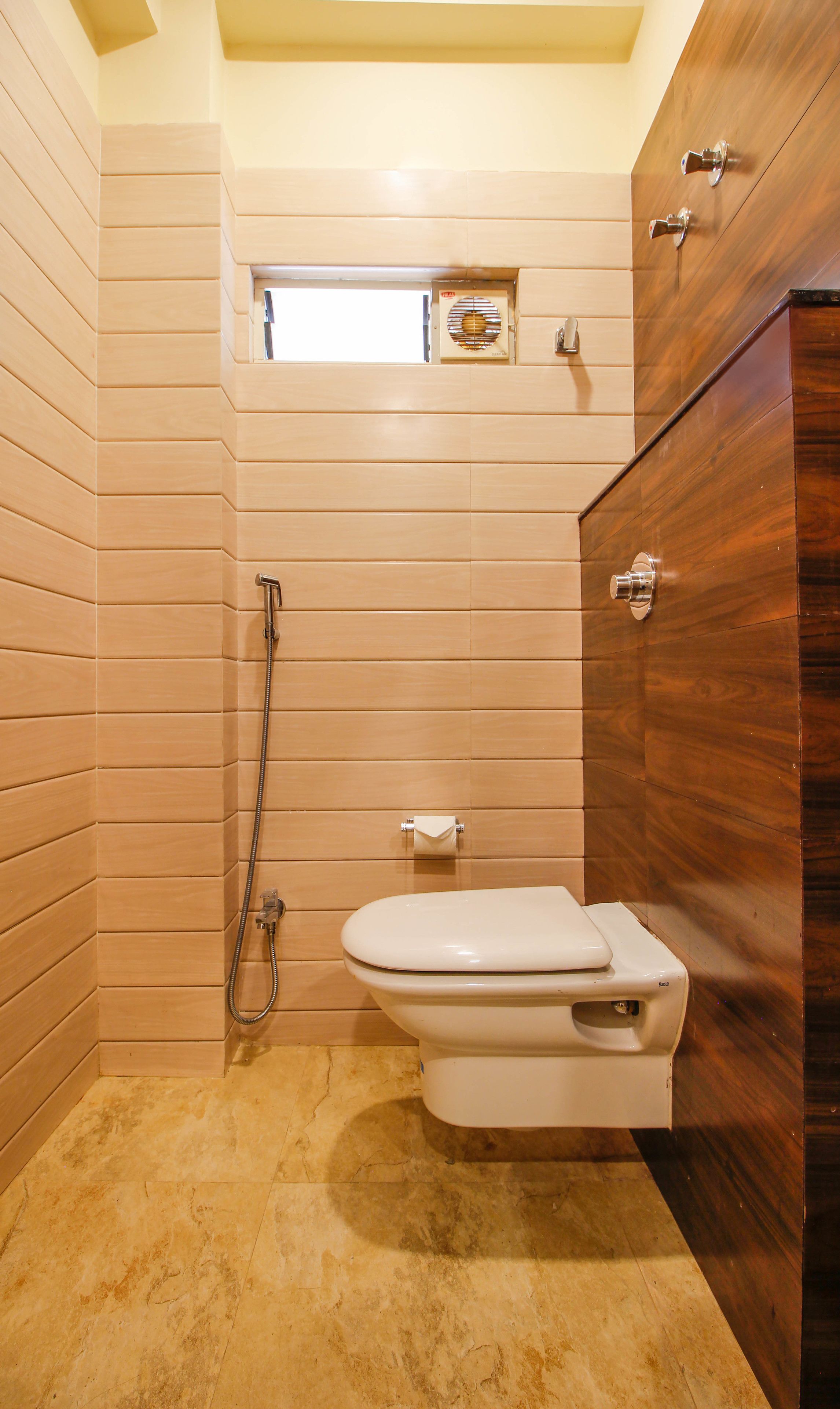 basic room | bathroom | shower, free toiletries