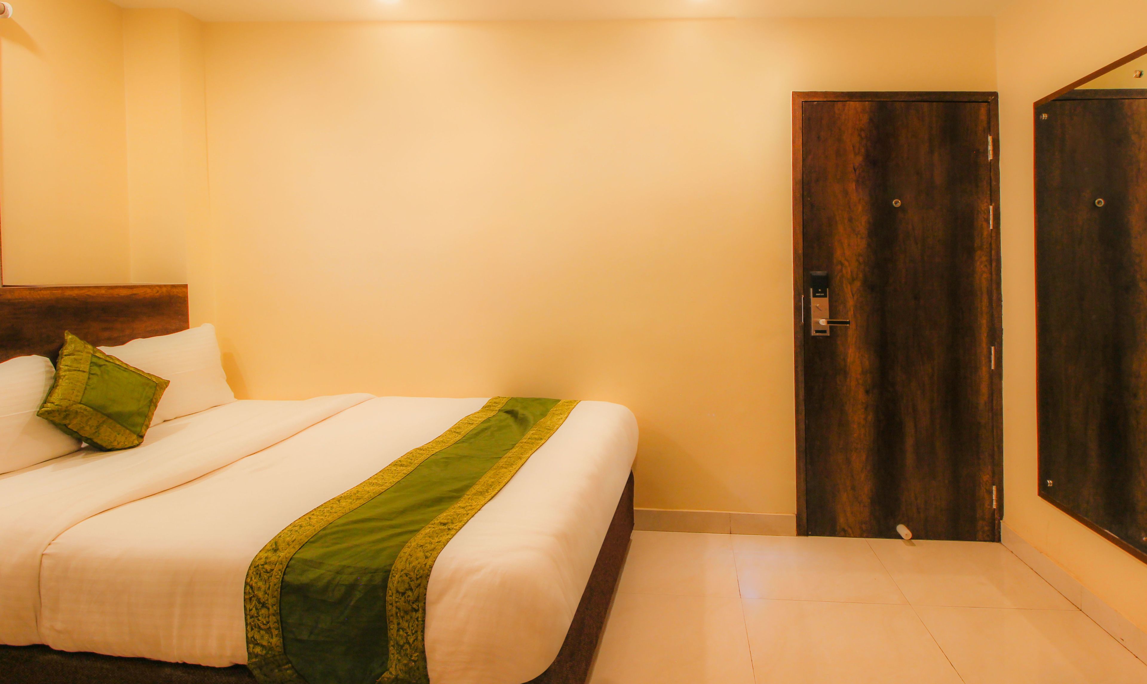 deluxe room | rollaway beds, free wifi