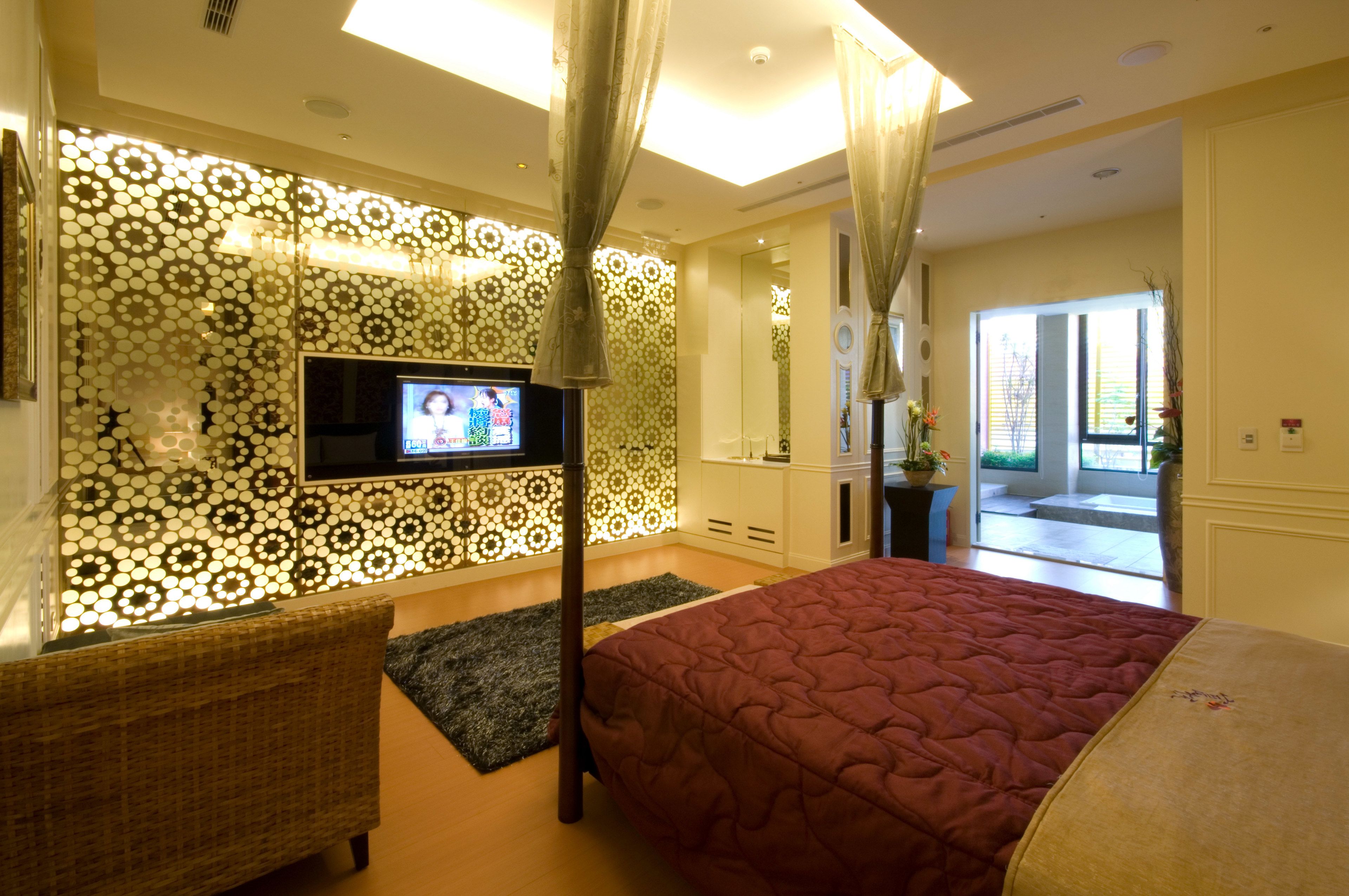 Elite Double Room, 1 Queen Bed, Jetted Tub | Desk, blackout drapes, rollaway beds, free WiFi