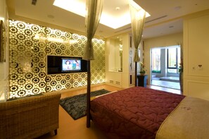 精品双人房, 1 张大床, 按摩浴缸 | 办公桌、遮光窗帘、折叠床/加床（额外收费）、免费 WiFi