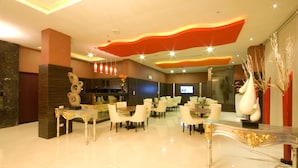 A spacious lobby with a modern design, featuring a reception desk, seating area, and a television screen. - Fortune Villa Motel (New Taipei City)