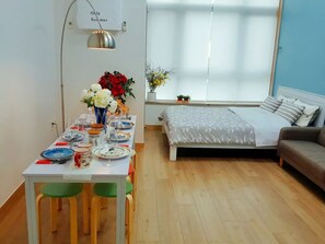 تناول الطعام داخل الغرفة