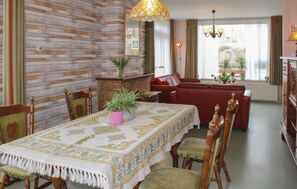 Dining - Cozy home in Egmond aan zee with WiFi (Egmond aan zee)