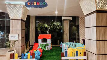 Área de juegos infantiles techada