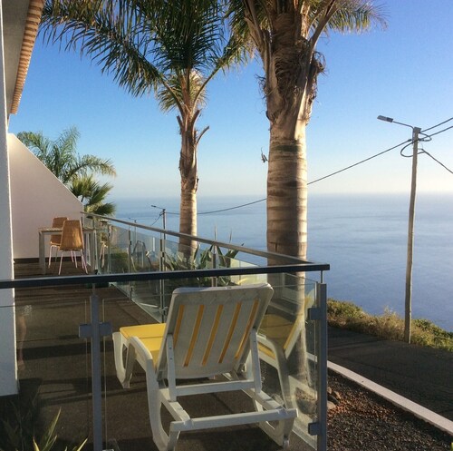 Schmuckes Haus mit fantastischem Meerblick im sonnigen Südwesten der Insel