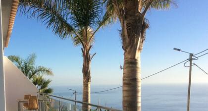 Schmuckes Haus mit fantastischem Meerblick im sonnigen Südwesten der Insel
