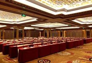 A conference room with rows of tables, each with a red tablecloth and white chairs. - ChengDu Trika Tsang International Hotel (Chengdu)
