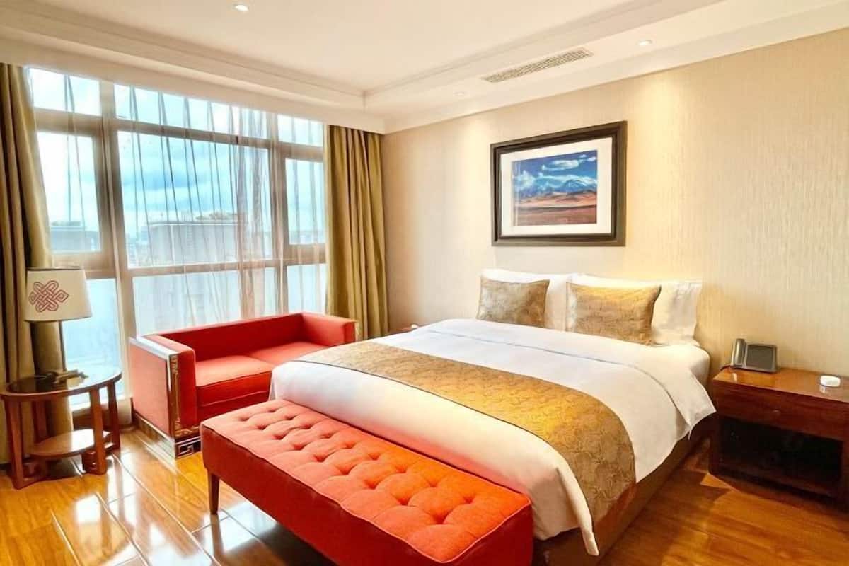 Minibar, in-room safe, desk, blackout curtains