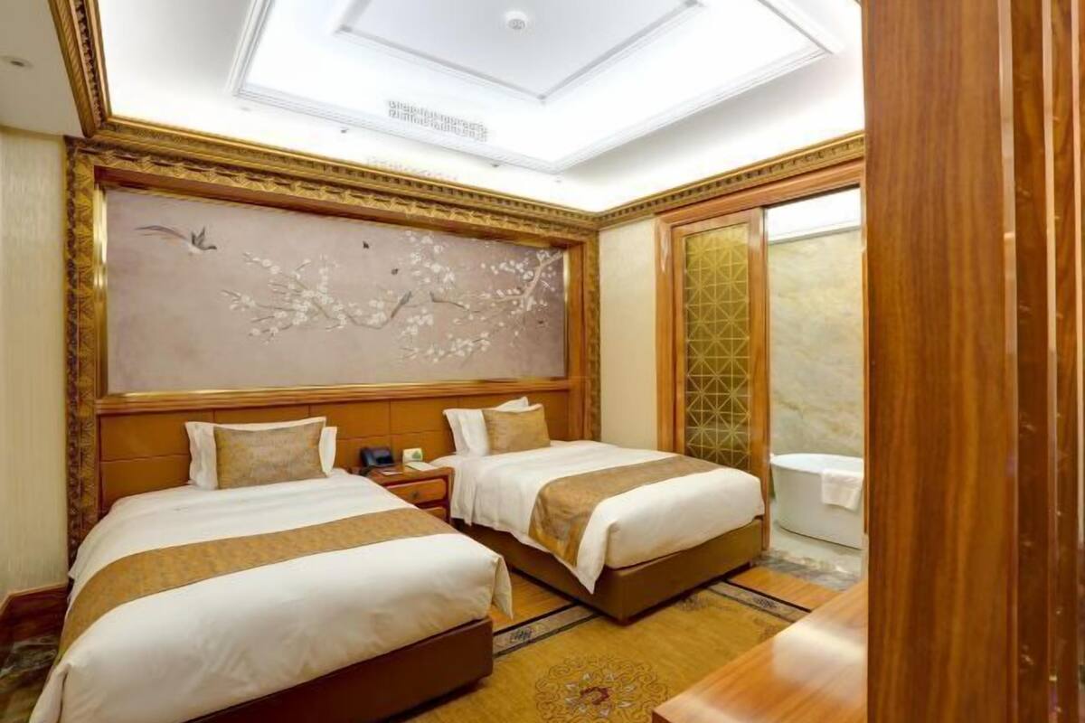 Minibar, caja fuerte, escritorio y cortinas opacas