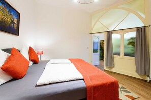 1 bedroom, in-room safe, iron/ironing board, travel cot