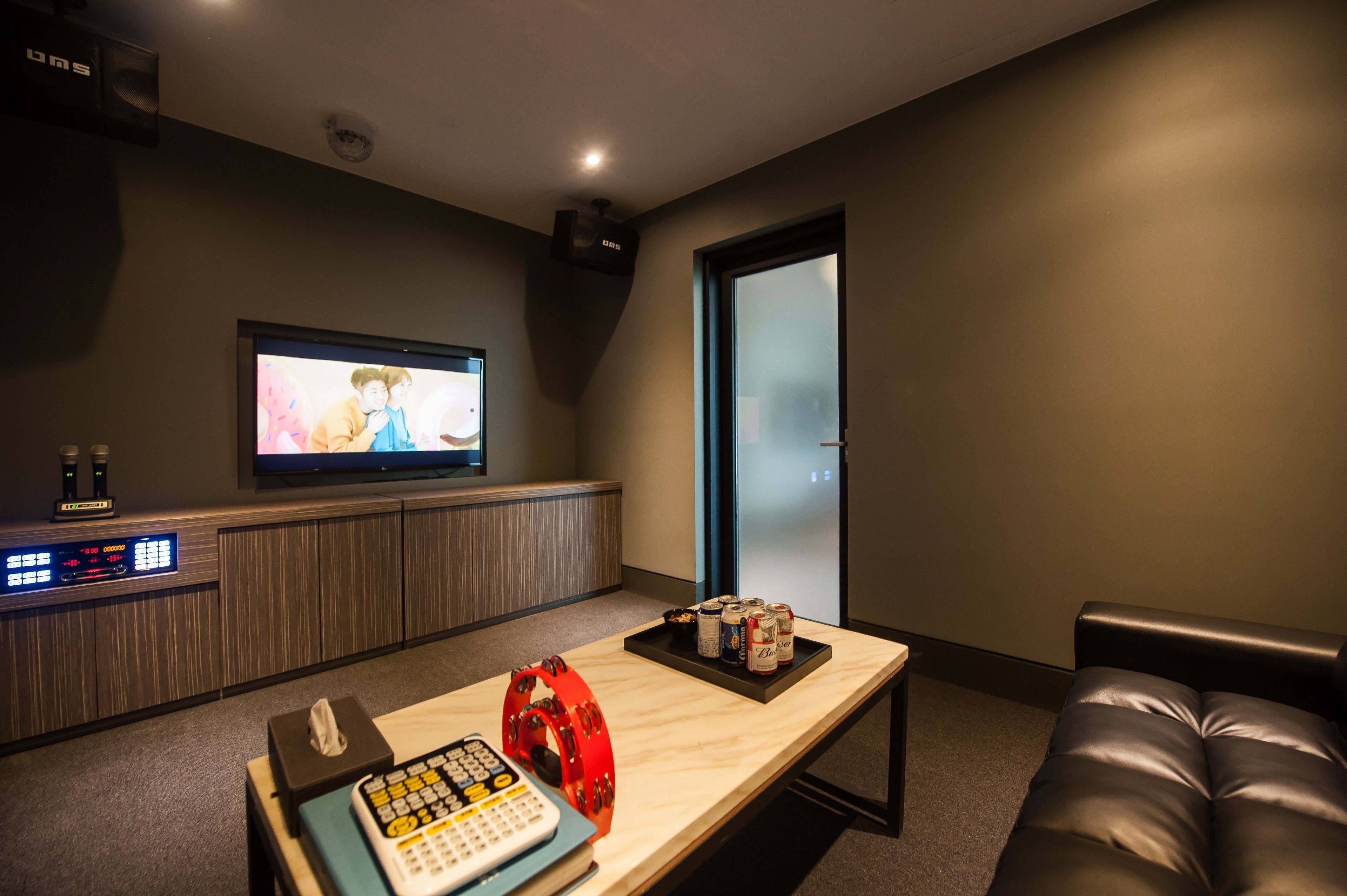 junior suite | 1 bedroom, premium bedding, memory-foam beds, blackout curtains