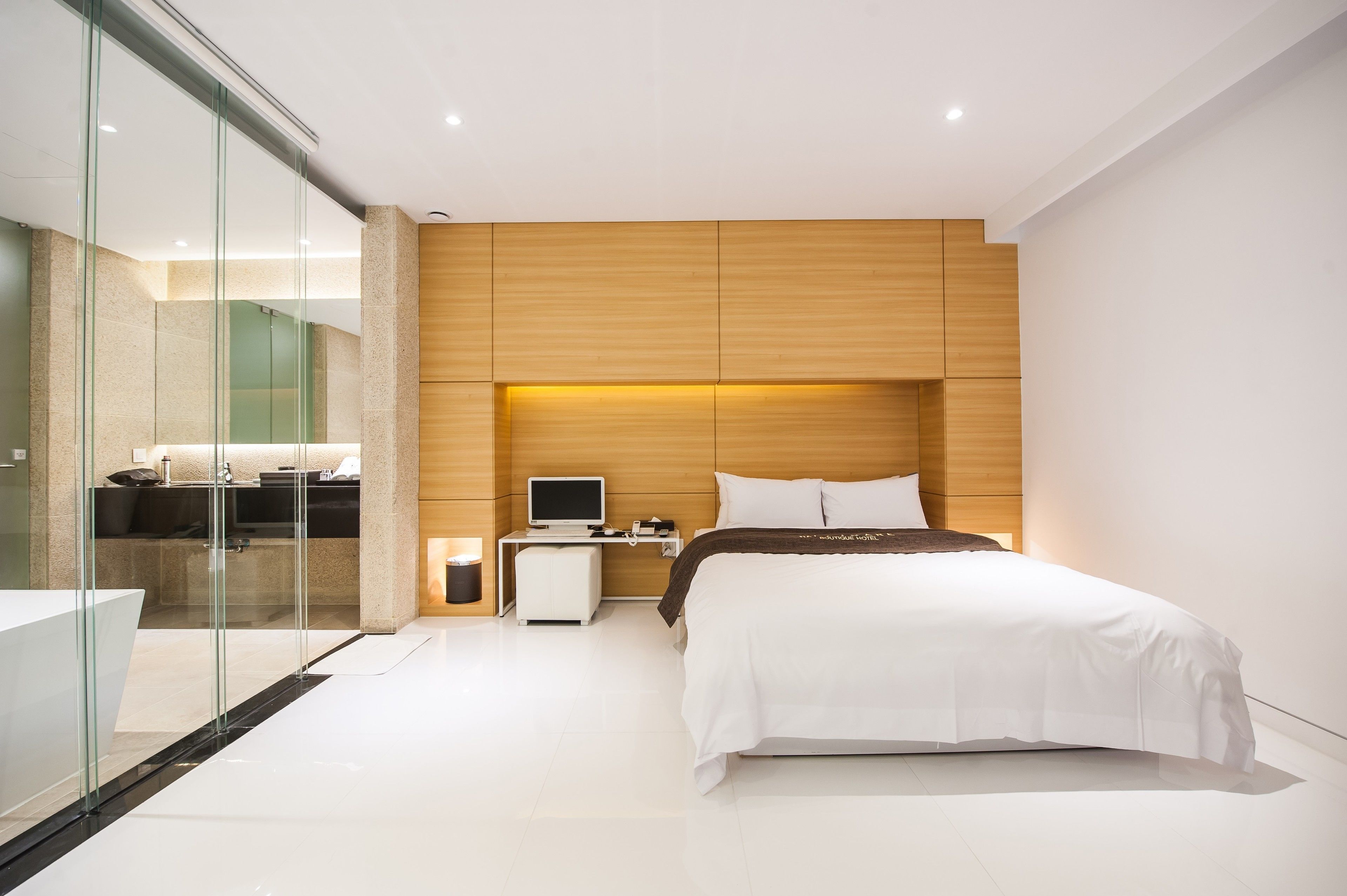 junior suite | 1 bedroom, premium bedding, memory-foam beds, blackout curtains