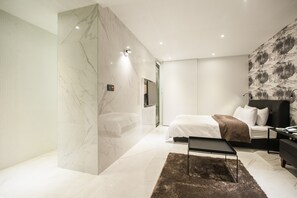 Deluxe Room | Premium bedding, memory-foam beds, blackout curtains, soundproofing - Hotel AMARE (Suwon)