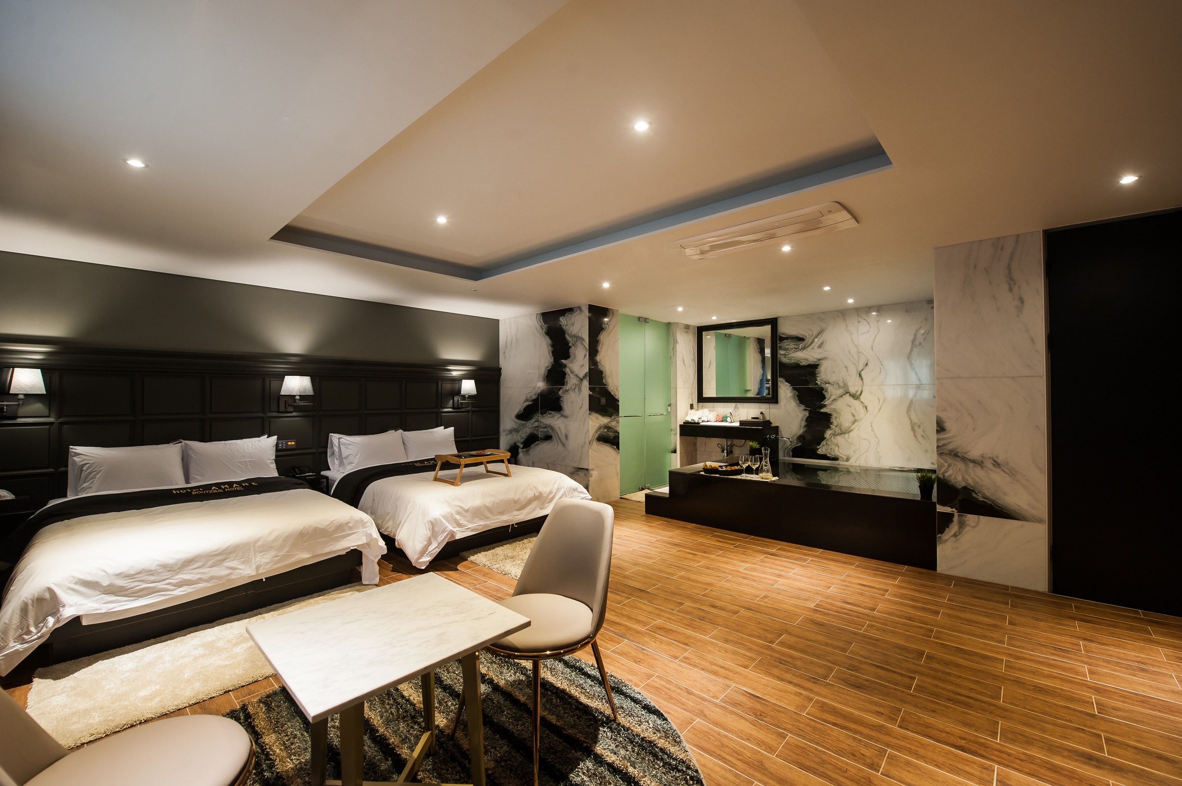 junior suite | 1 bedroom, premium bedding, memory-foam beds, blackout curtains