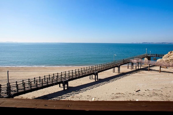 Double Room B | ๊ฐ์ค์์ ๋ณด์ด๋ ์ ๋ง